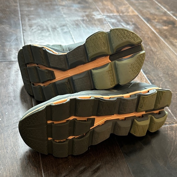 On Running Teal and Peach Athletic Shoes - Picture 4 of 6